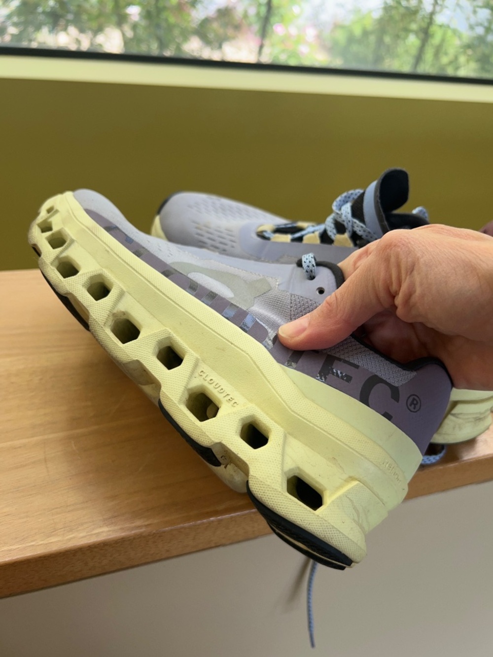 Women’s Size 8.5 ON Cloudmonster Running Shoes - Picture 4 of 7